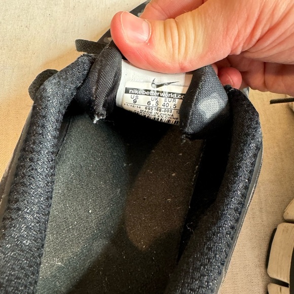 Nike free shoes size 9 - Picture 3 of 6